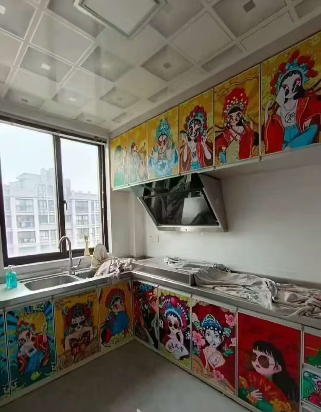 国潮的风格，有点hold不住