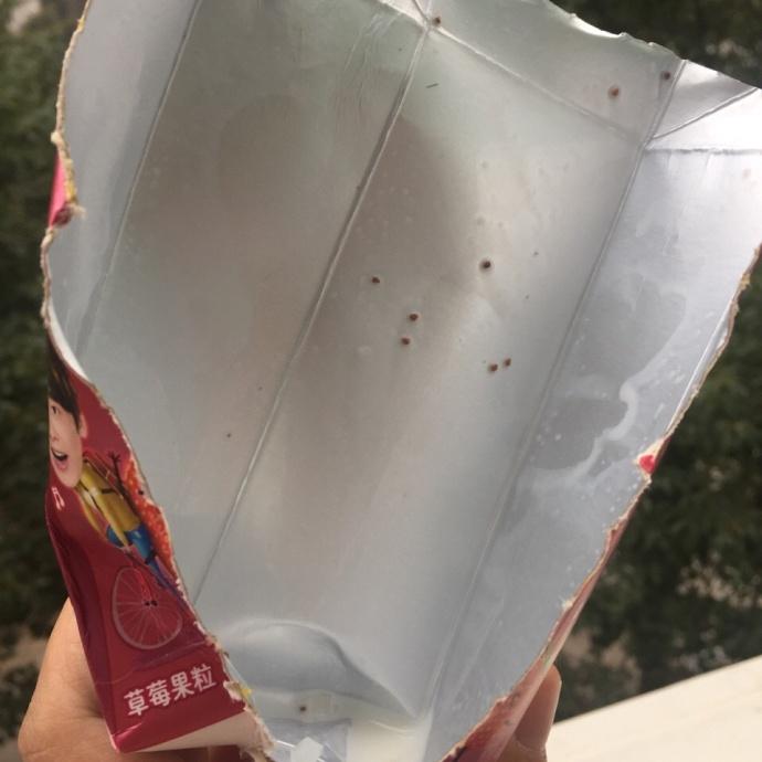 无良商家竟在草莓饮料中加入真草莓