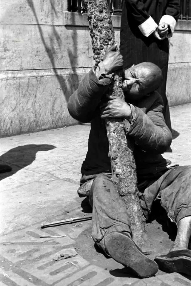 1943年美国《时代》拍摄的河南饥民