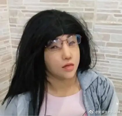 黑帮头目假扮女儿越狱，最终失败。