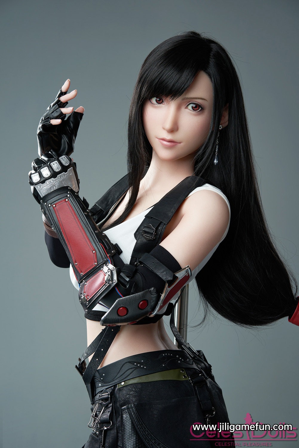 「GameLadyDoll」发布蒂法、爱丽丝等身人偶，网友表示欧派太小了